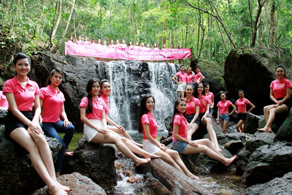 Chùm[-]ảnh[-]thí[-]sinh[-]hoa[-]hậu[-]Việt[-]Nam[-]2014[-]chụp[-]ảnh[-]kêu[-]gọi[-]bảo[-]vệ[-]môi[-]trường